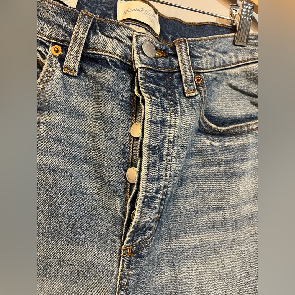 Universal Thread High Rise Boyfriend Button Fly Straight Leg Jeans 8 Regular - Picture 4 of 8
